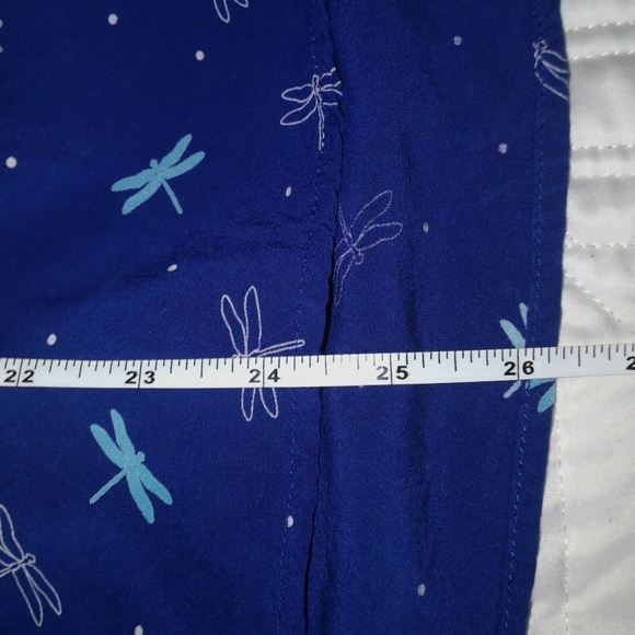 3/30$ REITMANS Blue Dragonflies V Neck Button Front Blouse Size Medium - Picture 11 of 14